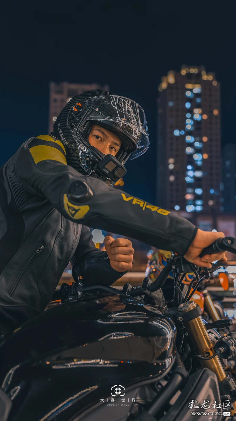 夜晚偶遇机车男孩,每个男孩都有个机车梦.