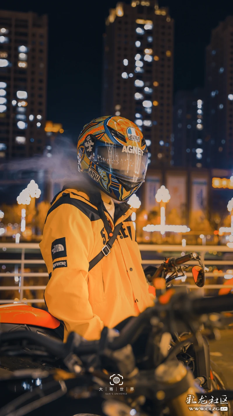 夜晚偶遇机车男孩,每个男孩都有个机车梦.