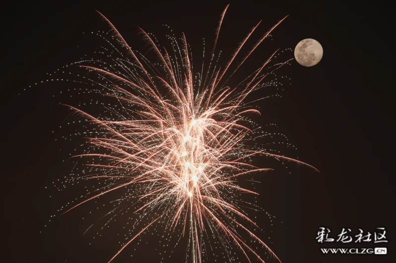 正月十五的圆月焰火
