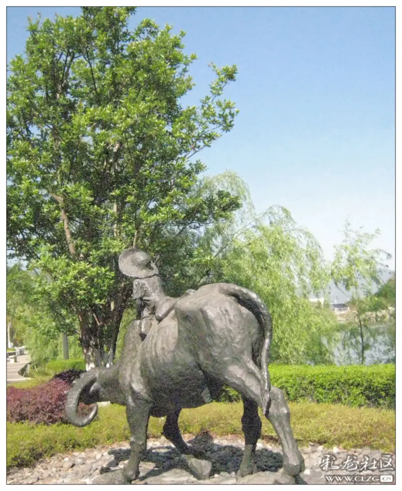 袁晓岑艺术作品浏览随影仅局部雕塑