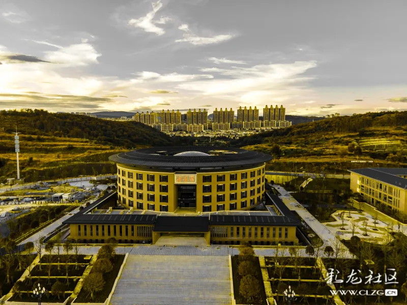 雲南財經大學安寧校區夜景風光航拍