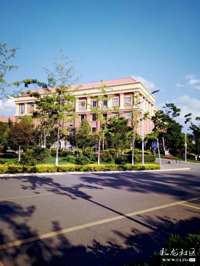 资料【来源《百度】云南大学位于云南省昆明市,拥有呈贡和东陆两个