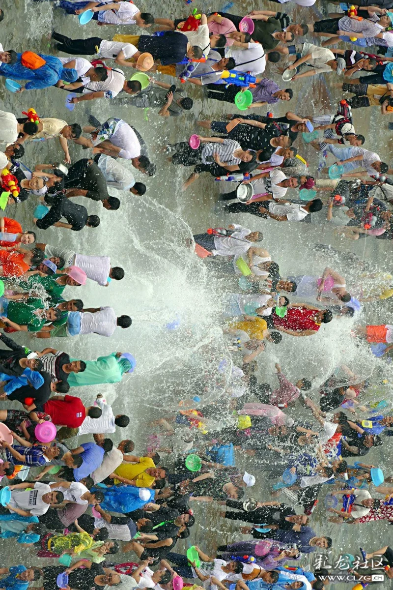 泼水节盛况,在当地友人的帮助下寻到八楼有利位置不仅目睹全景还拍摄