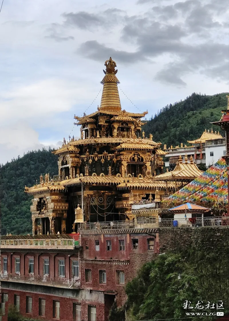 白玉噶陀寺-彩龙社区