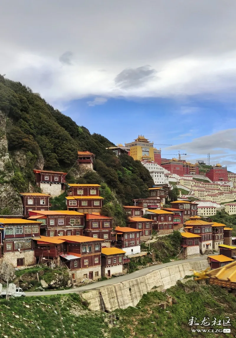 白玉噶陀寺-彩龙社区
