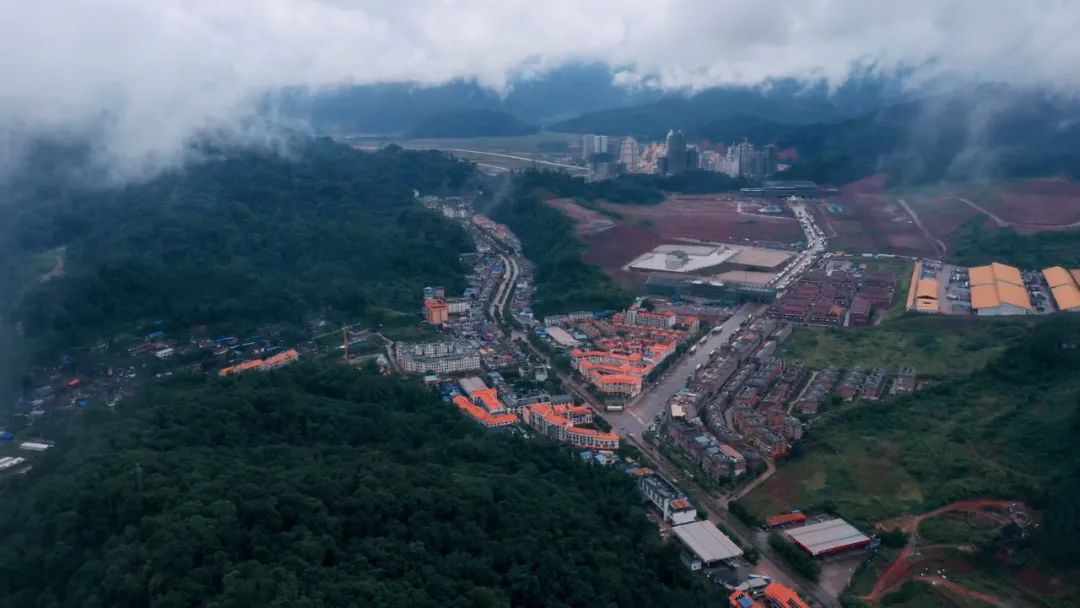 磨憨镇下一步,合作区将按照省委,省政府和市委,市政府要求,围绕产业