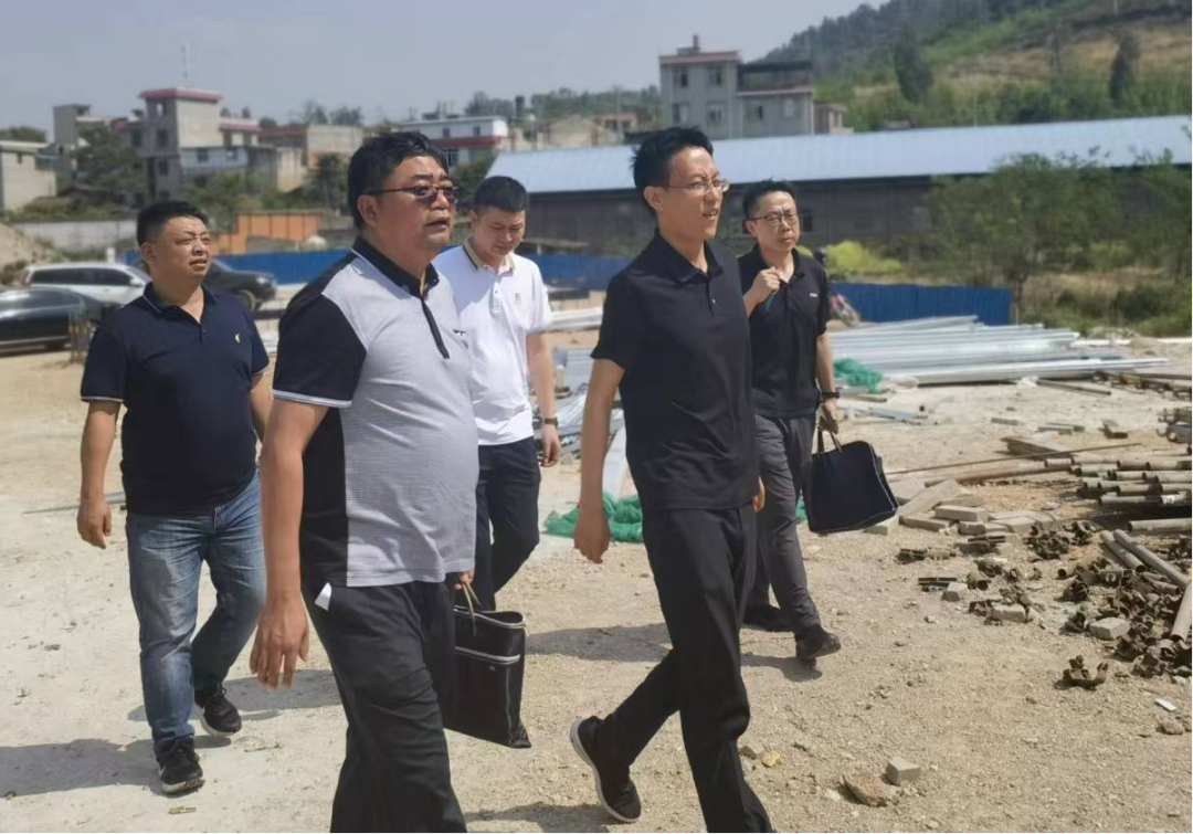 2023年4月18日下午,县长杨再林对富民县老旧小区改造和城市更新改造