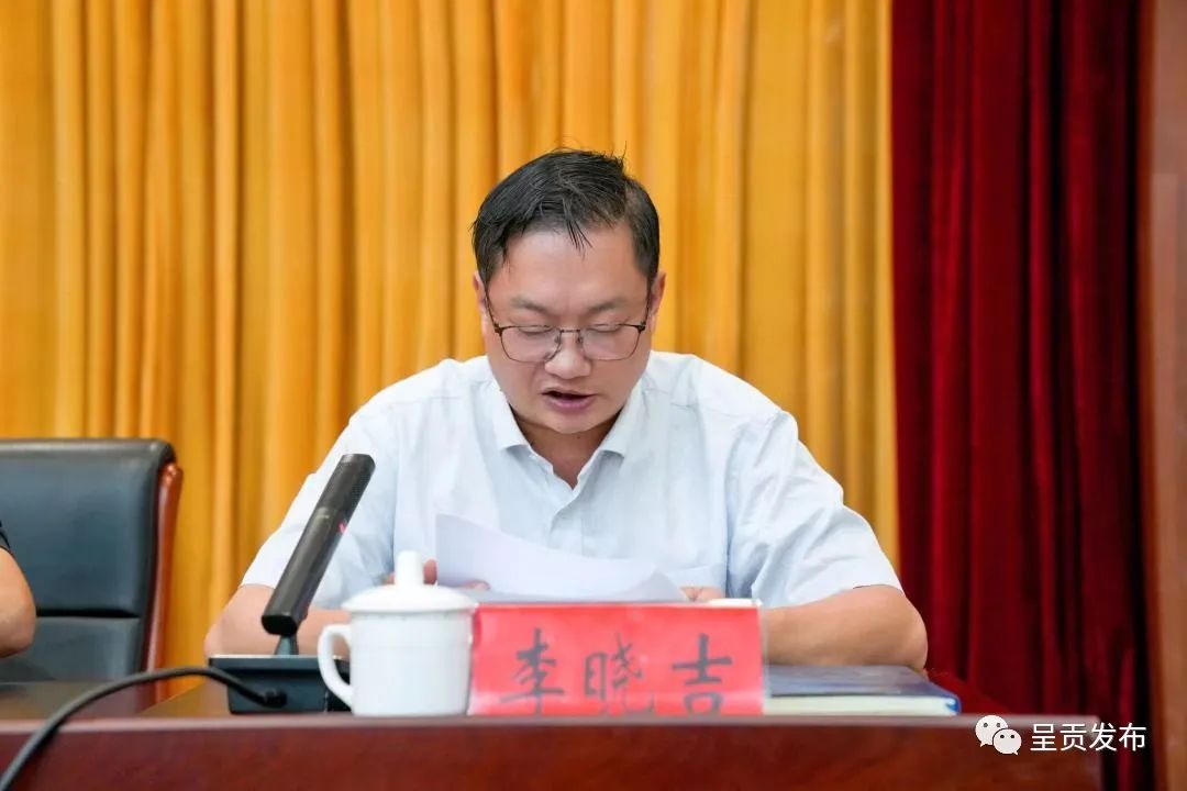 区政府副区长李晓吉汇报了2023年呈贡区入滇河道沟渠水质情况,滇池