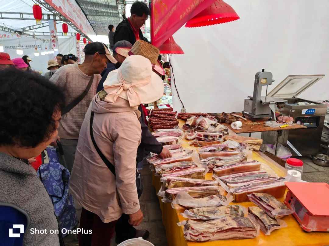 逛集边吃边逛还能领鸡蛋快来海口特色农产品集市展拿好礼
