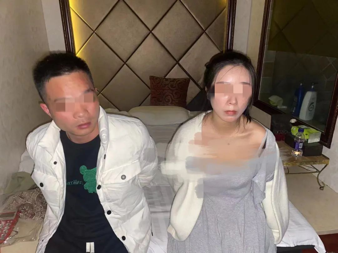 警方扫黄细节披露:前台呼叫444,"技师"收到信号就跑.