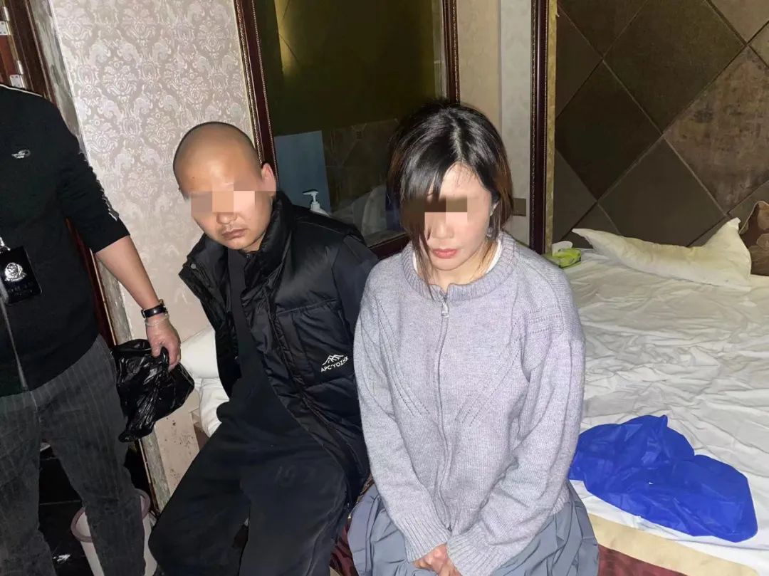 警方扫黄细节披露:前台呼叫444,"技师"收到信号就跑.