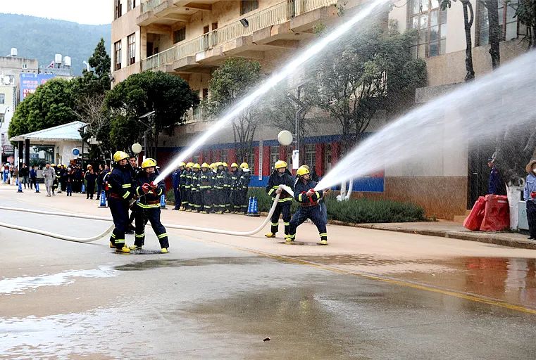 茨坝街道专职消防队挂牌成立