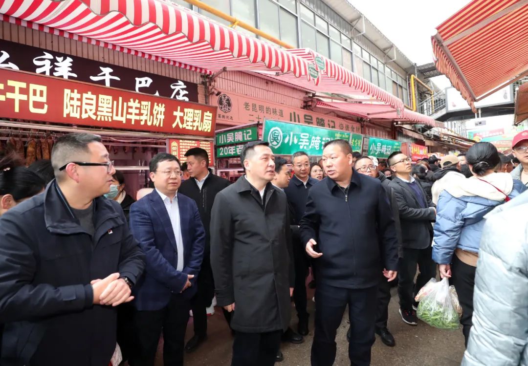 2月7日,省委常委,市委书记刘洪建率队调研检查节日氛围营造和市场保供