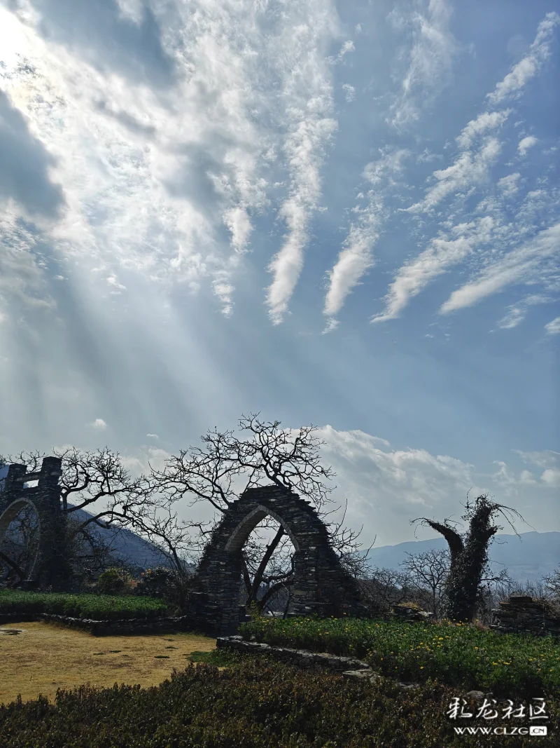 漾濞云上村庄,位于大理市漾濞县苍山西镇的光明村,是一个坐落在苍山