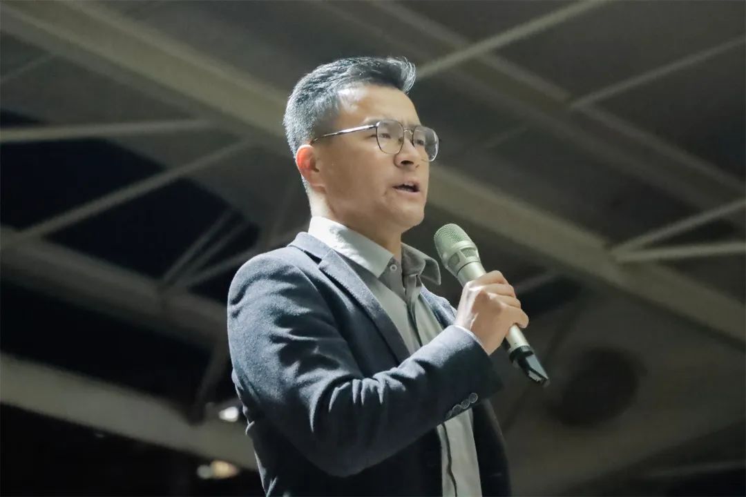 希望全校师生能以这次应急疏散演练为契机,进一步把我校的安全工作做