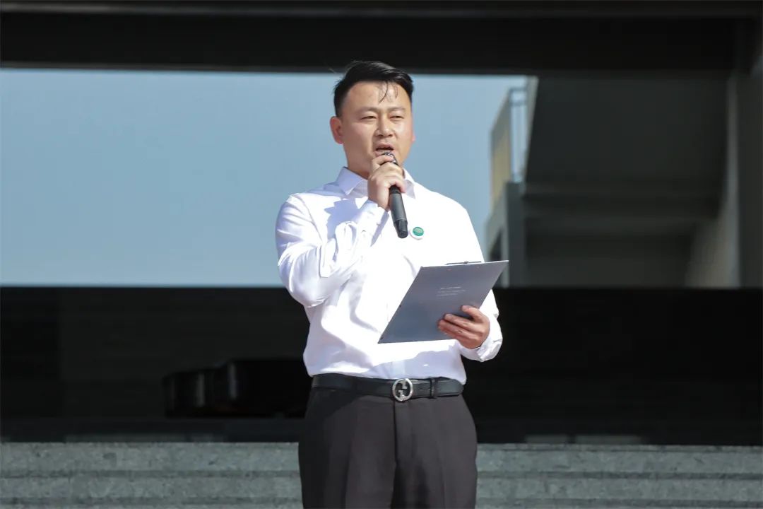 初中部德育主任付博表示在刚才的演练中,同学们按照要求认真对待,疏散