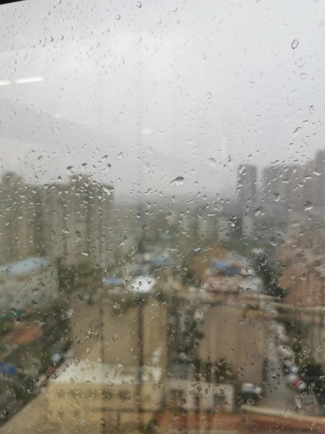 昆明终于下雨了 云南多地将迎强对流天气