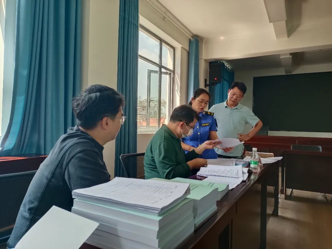 省级专家组对德宏州和梁河县创建国家卫生城市县开展现场评审