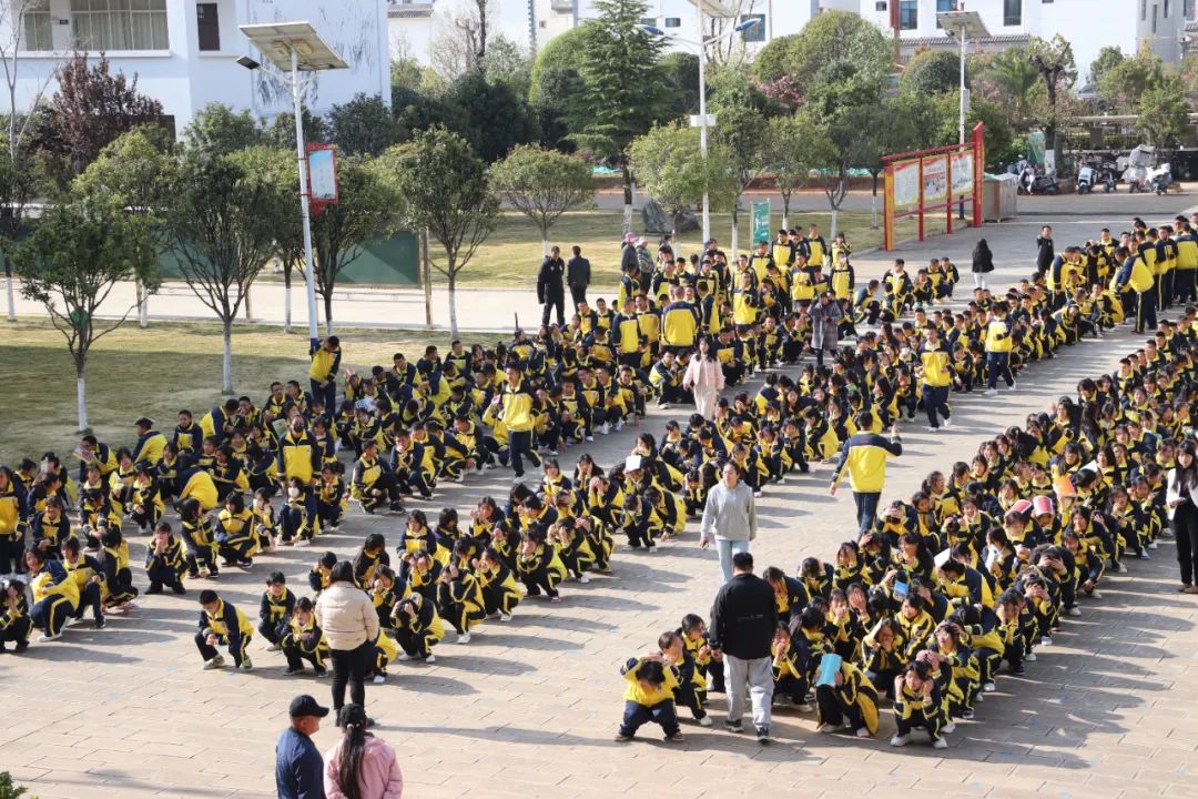 警钟长鸣临震不慌剑川华清民族中学2024年春季防震疏散演练顺利完成