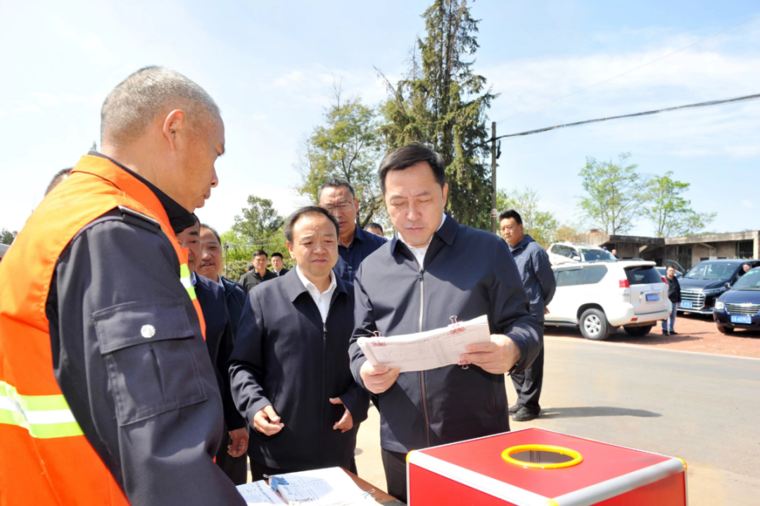 刘洪建在调研抗旱保供水及森林草原防灭火工作时强调全力以赴保障群众