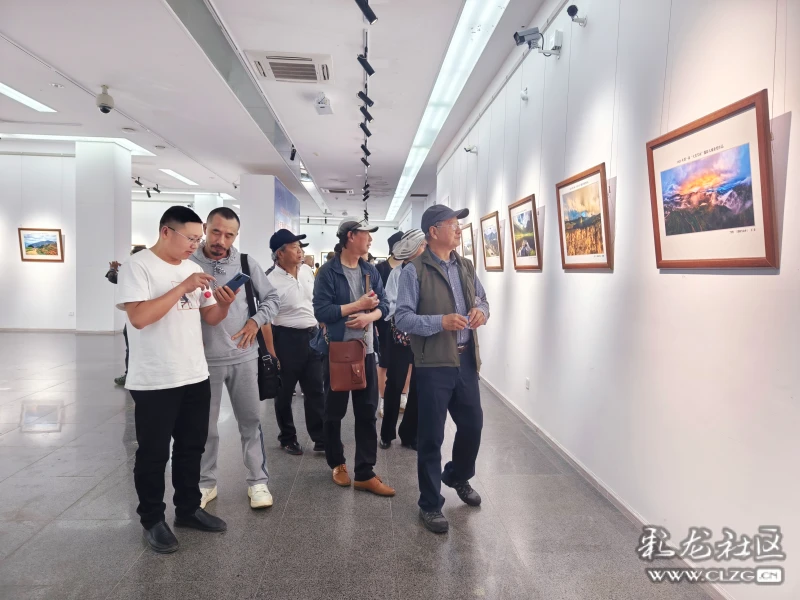 第二届大美雪山摄影大赛获奖作品摄影展在昆明市博物馆开展