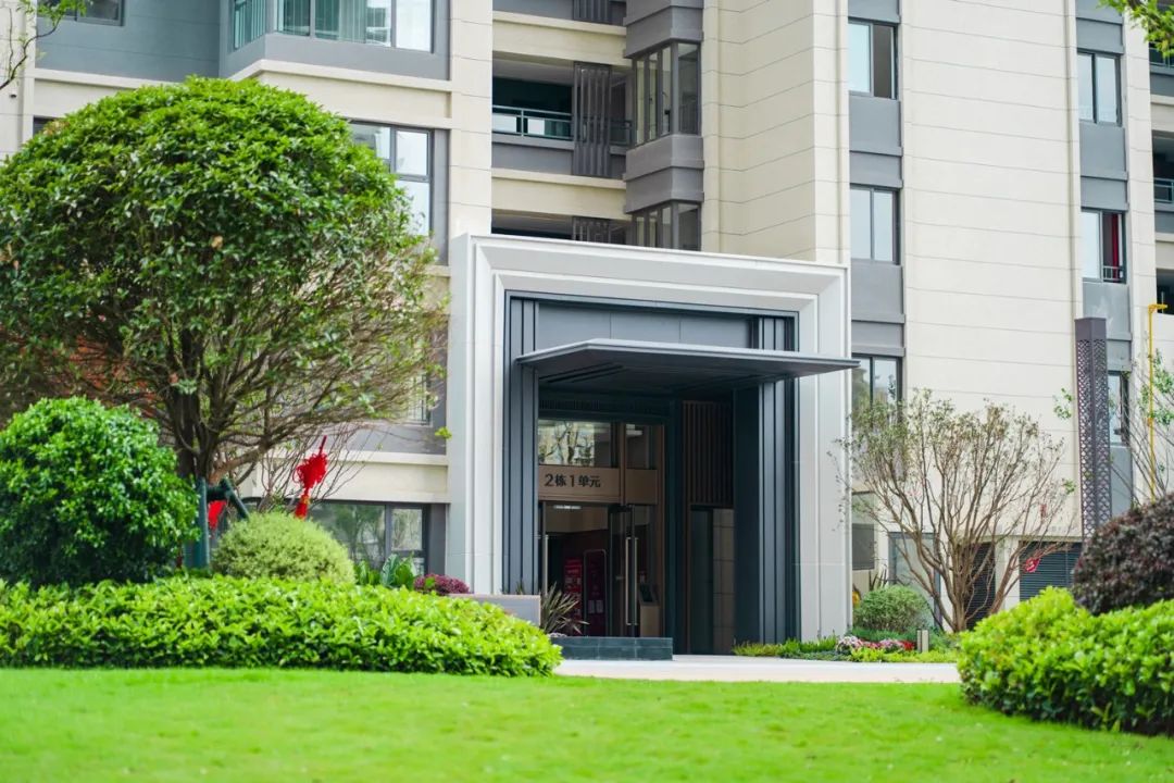 这也使得世博一号成为真正的内外双园林社区.