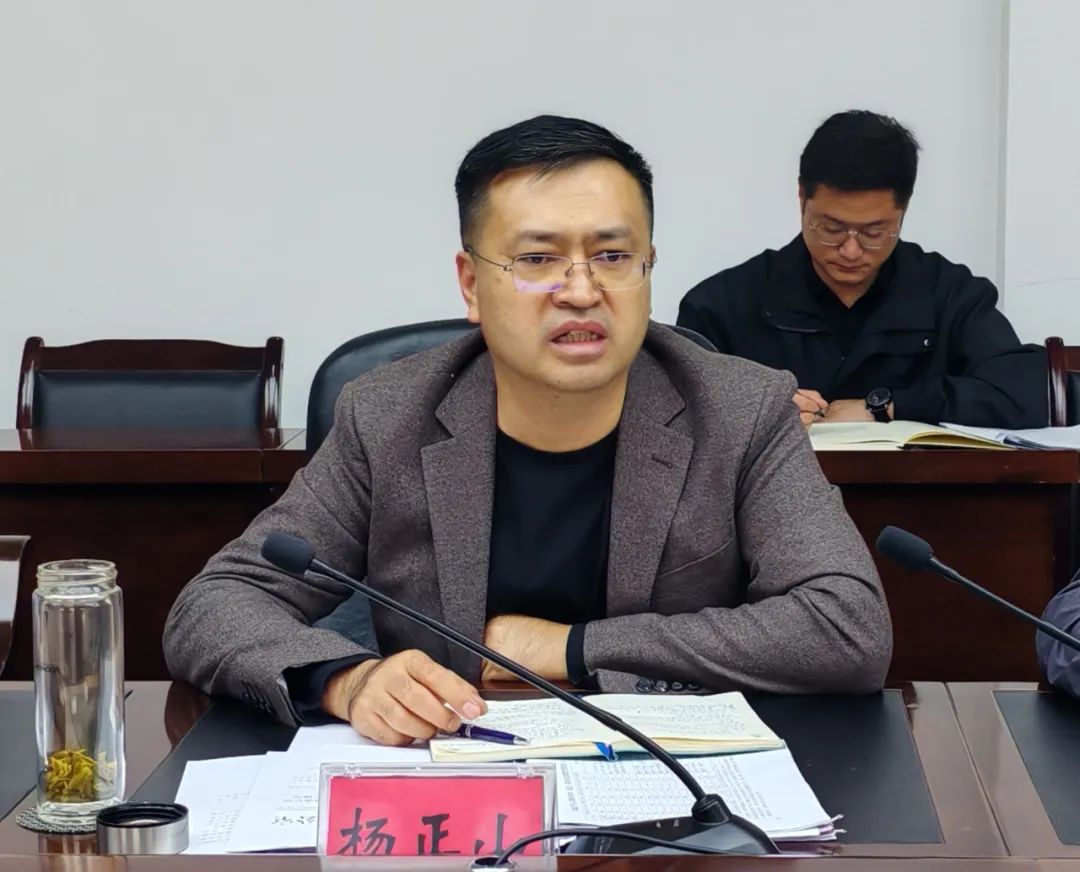 县委书记杨正山,县委副书记,县长张津华,县委副书记皮忠厚等有关县